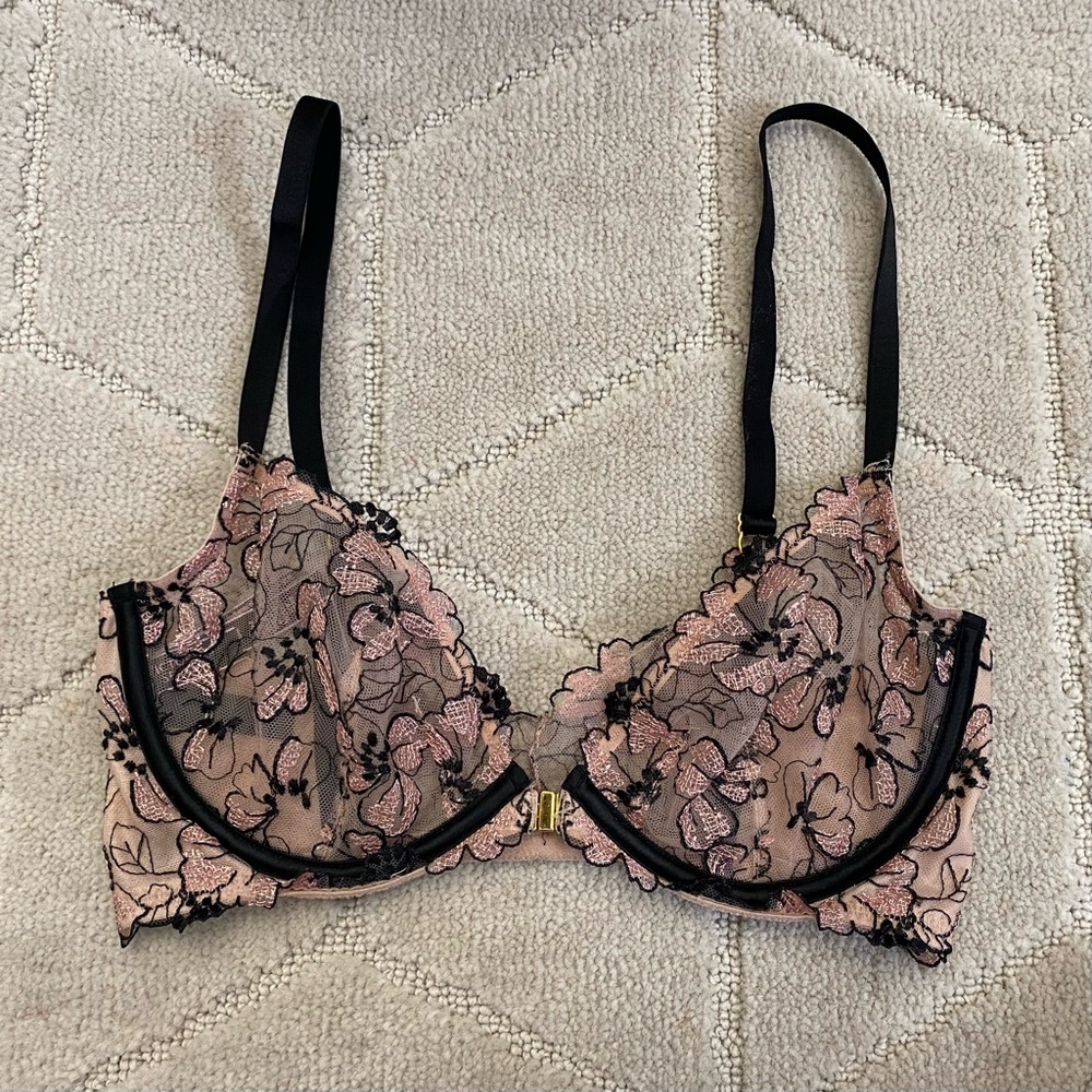 Victoria's Secret Cream and Black Bra Intimates